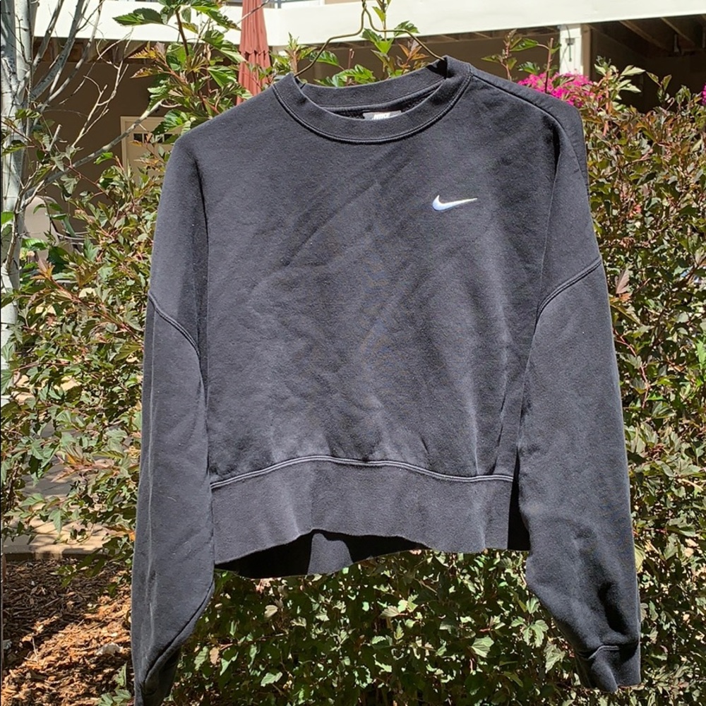 Black Nike Cropped Sweatshirt - Picture 1 of 3